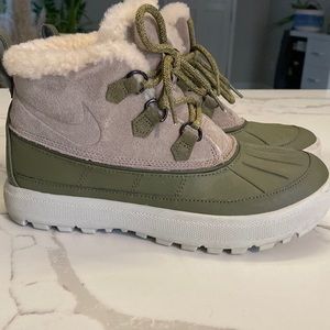 Nike fuzzy inside boot